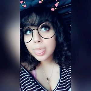 Meet your Posher, Gloria